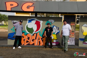 Os grafiteiros Luidhi Lima e Carlos Farinha com o idealizador do Pegaí, Idomar Cerutti